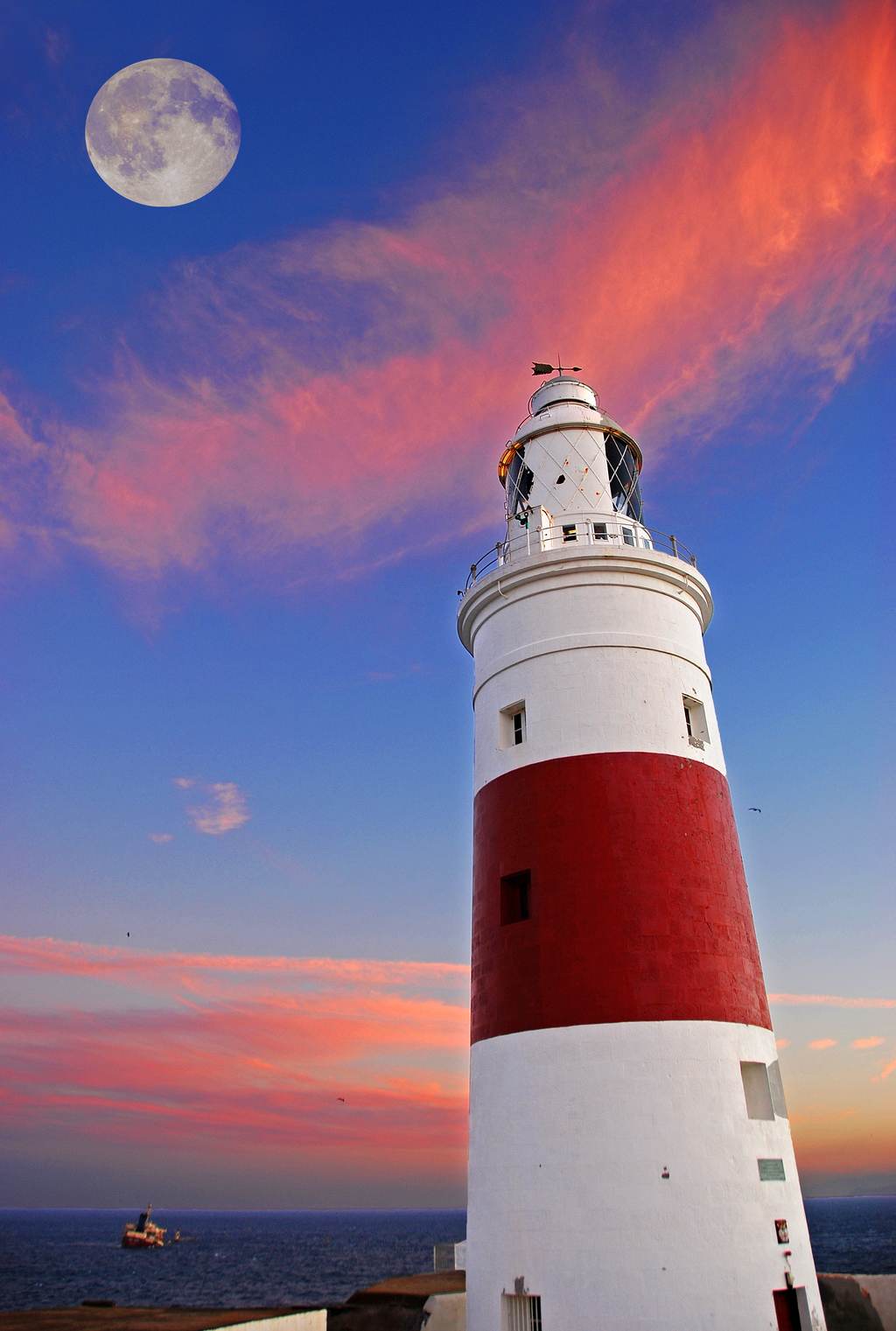 Image of Gibraltar Point Lighthouse at sunset